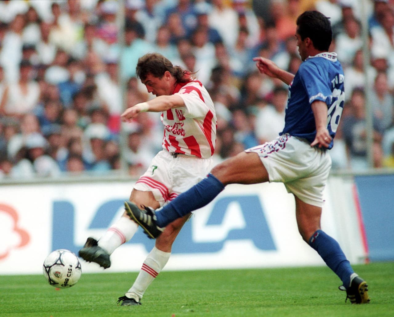 Fueron los Rayos que pegaron primero con un golazo de Alex Aguinaga a los 29 minutos de juego.