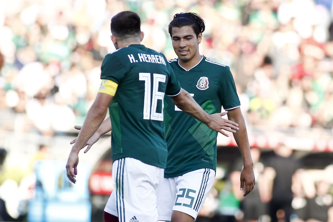 ÉRICK GUTIÉRREZ
<br>Cuando tenía quizás su última oportunidad de llenarle el ojo a Juan Carlos Osorio, el volante del Pachuca se vio nervioso y sin la confianza que muestra en los Tuzos. Fue mejorando con el paso de los minutos, pero difícilmente logrará hacer la lista.
<br>Calificación 5