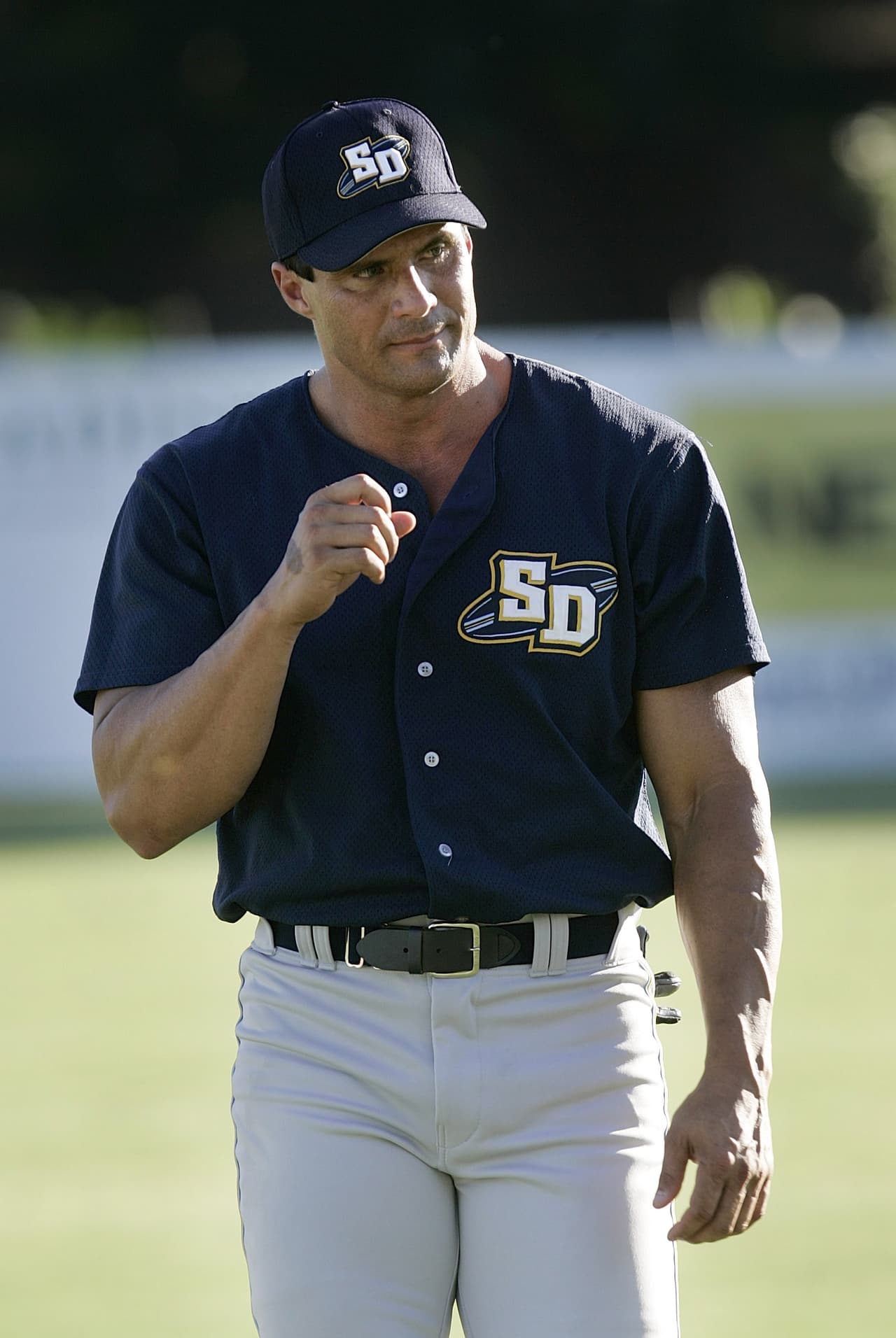 José Canseco: exjugador de béisbol cubano, que en 2005 admitió haber hecho uso de esteroides.