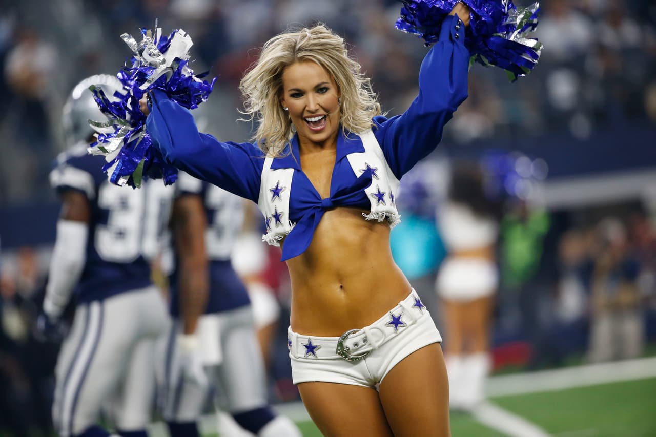 Las hermosas porristas de Cowboys y Lions animaron la jornada de ‘Thanksgiving’ que fue todo felicidad en Dallas y Detroit, dos sedes habituales en esta época de celebración.