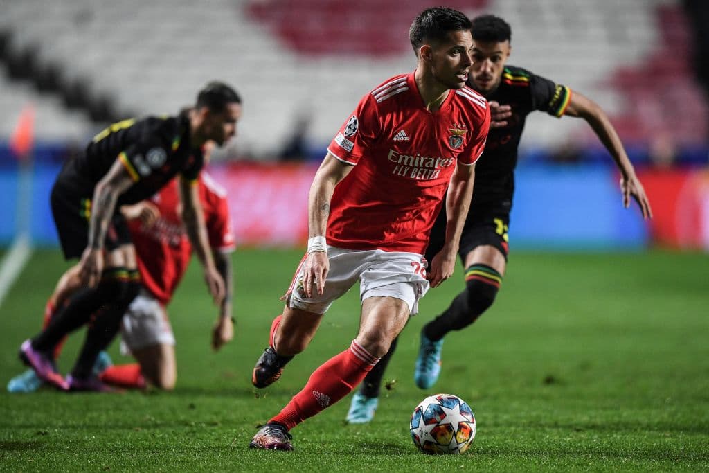 Ajax y Benfica se van con empate tras partidazo en el partido de ida en Octavos de Final en la Champions League. Dusan Tadic y Sebastien Haller anotaron para la escuadra holandesa, mientras que Roman Yaremchuk y también Sebastien Haller sumaron para los locales. Edson Álvarez fue titular durante el encuentro.