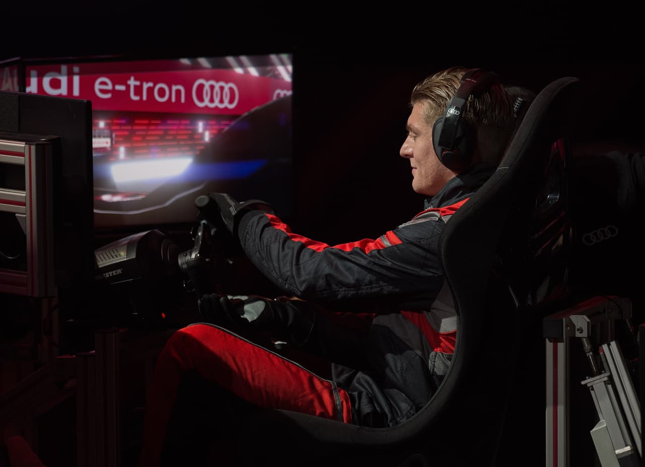 Así como Toni Kroos, que con la pelota la tiene muy clara, pero con el volante pasa nervios.