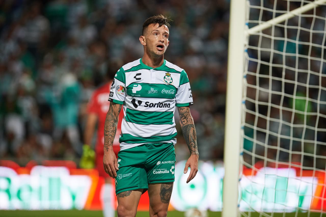 Brian Lozano, en riesgo de perderse el inicio del torneo con Santos