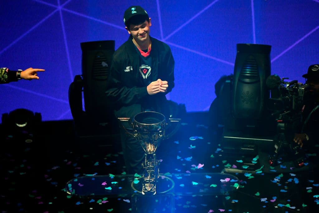 Después de ganar la Fornite World Cup, Bugha apareció en el programa de Jimmy Fallon y explicó que pasa de seis a ocho horas al día practicando y trabajando con otros jugadores era su estrategia: "Es como mi trabajo".