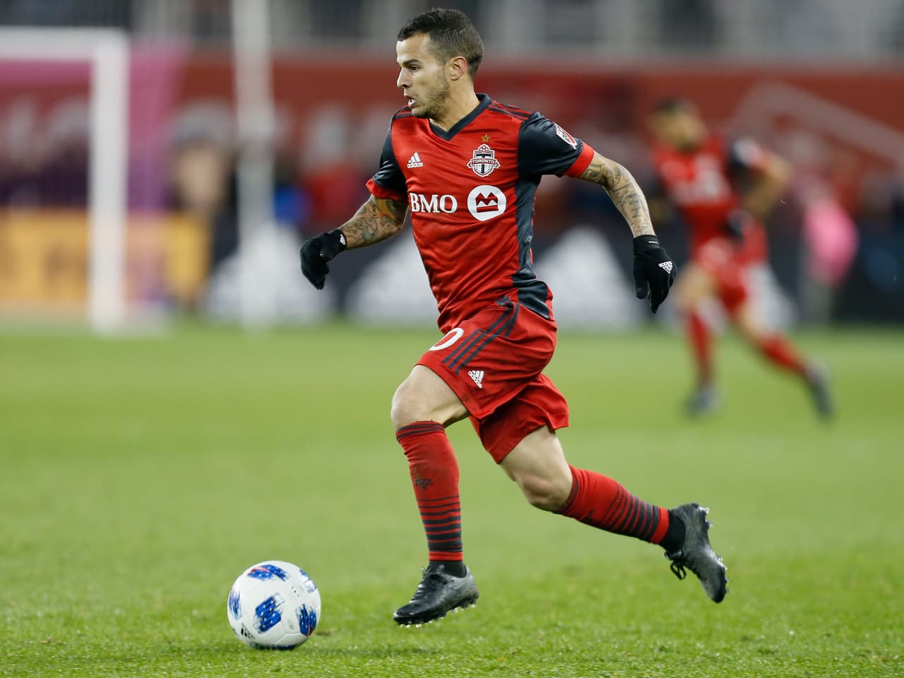 Oct 28, 2018; Toronto, Ontario, CAN; Toronto FC forward Sebastian Giovinco (10) dribbles the ball downfield against Atlanta United FC at BMO Field. Toronto defeated Atlanta 4-1. Mandatory Credit: John E. Sokolowski-USA TODAY Sports