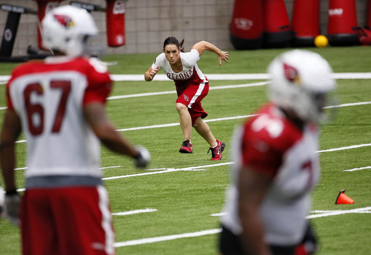 Welter fue entrenadora de linebackers medios apoyada en su recorrido y experiencia como exjugadora.