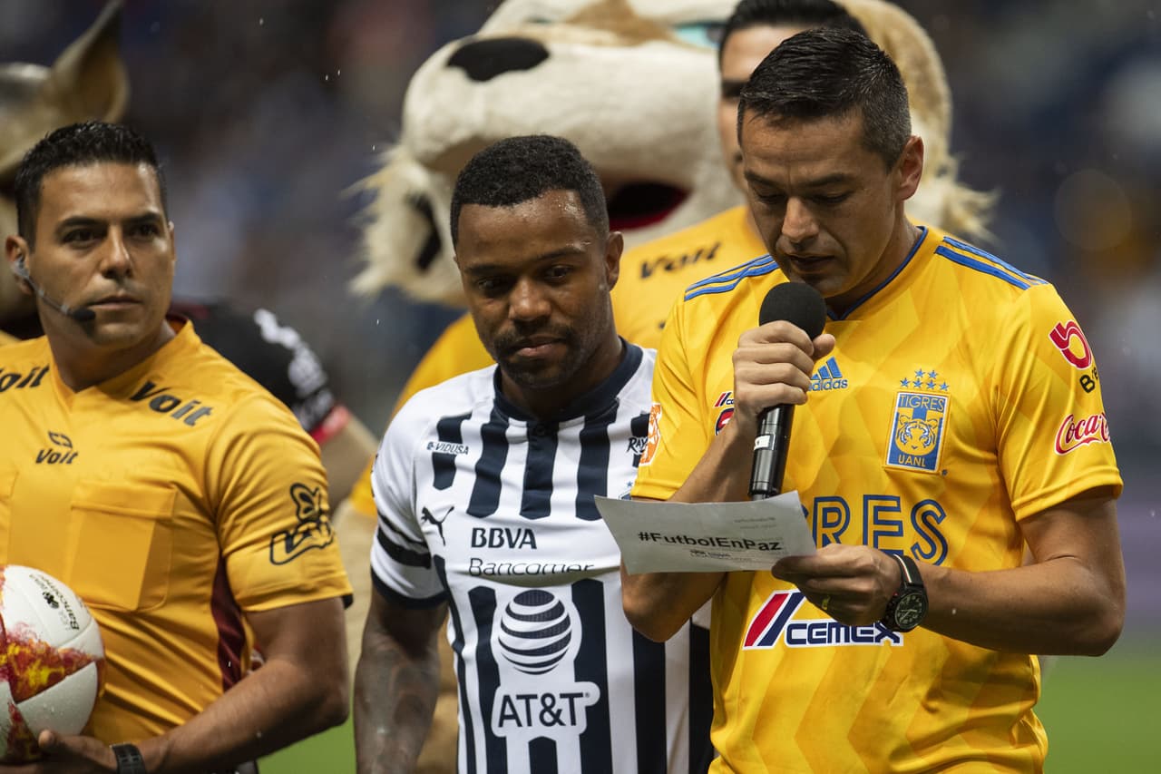 Juninho, capitán de Tigres, también estuvo como invitado especial para la campaña #FutbolEnPaz y otorgó unas palabras antes del inicio.