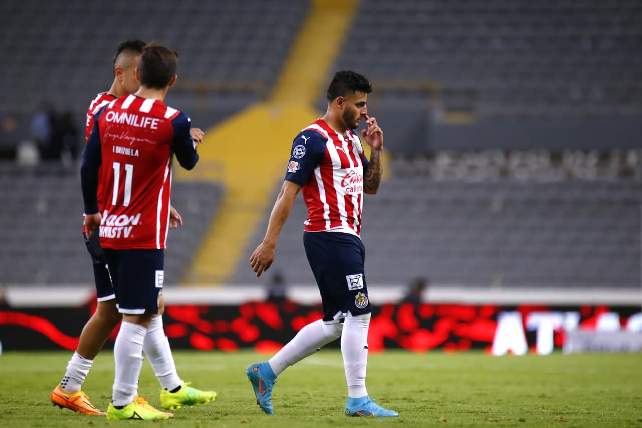 Goles en últimos minutos impiden a Chivas pelear calificación directa