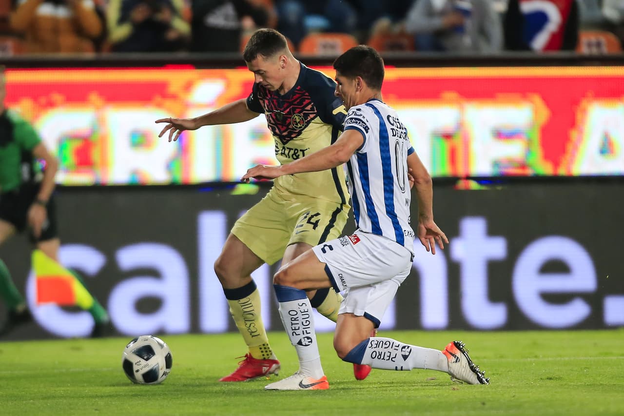 Pachuca no logra aguantar la ventaja y los Tuzos y las Águilas empatan 1-1 en el Estadio Miguel Hidalgo.