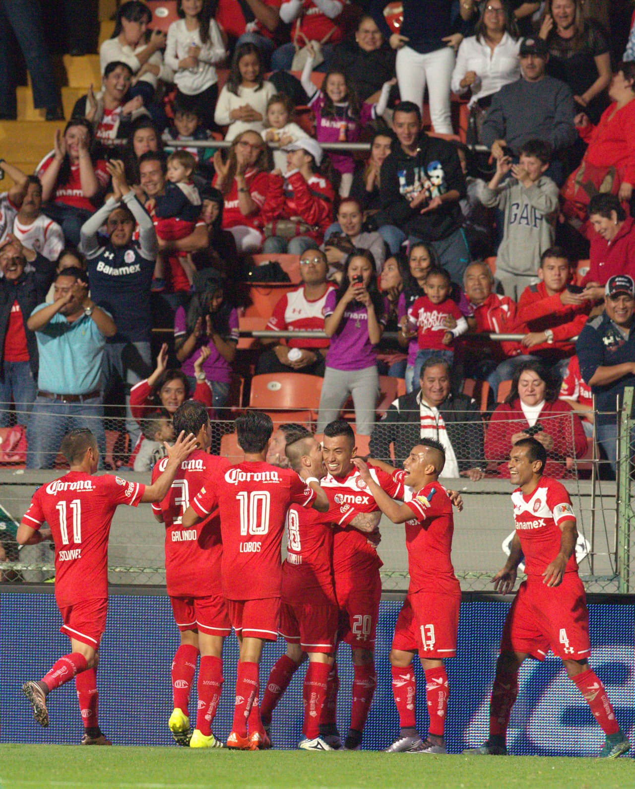 La ofensiva escarlata- Si bien Tigres presume su defensa, el Toluca presume su ofensiva, han conseguido 36 goles en lo que va del campeonato, de locales y de visitantes los diablos siempre tienen una propuesta ofensiva.