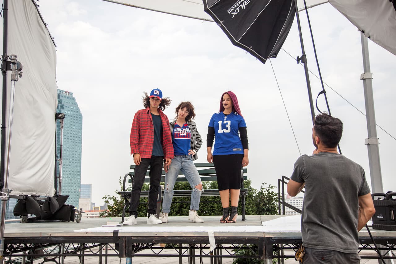 Como fanática de los New York Giants, la bella Dascha Polanco es la líder de la campaña de ropa femenina para aficionadas de la NFL, aquí sus mejores imágenes.