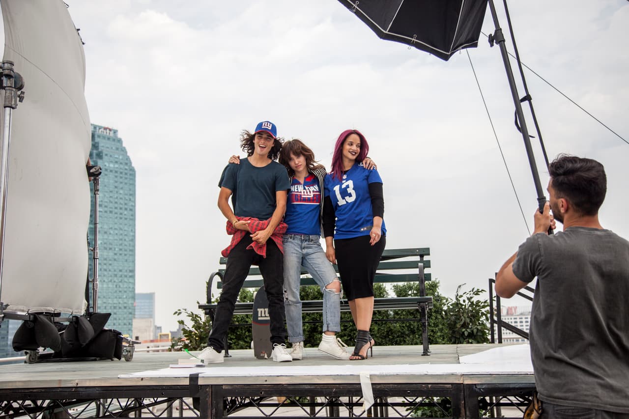 Como fanática de los New York Giants, la bella Dascha Polanco es la líder de la campaña de ropa femenina para aficionadas de la NFL, aquí sus mejores imágenes.