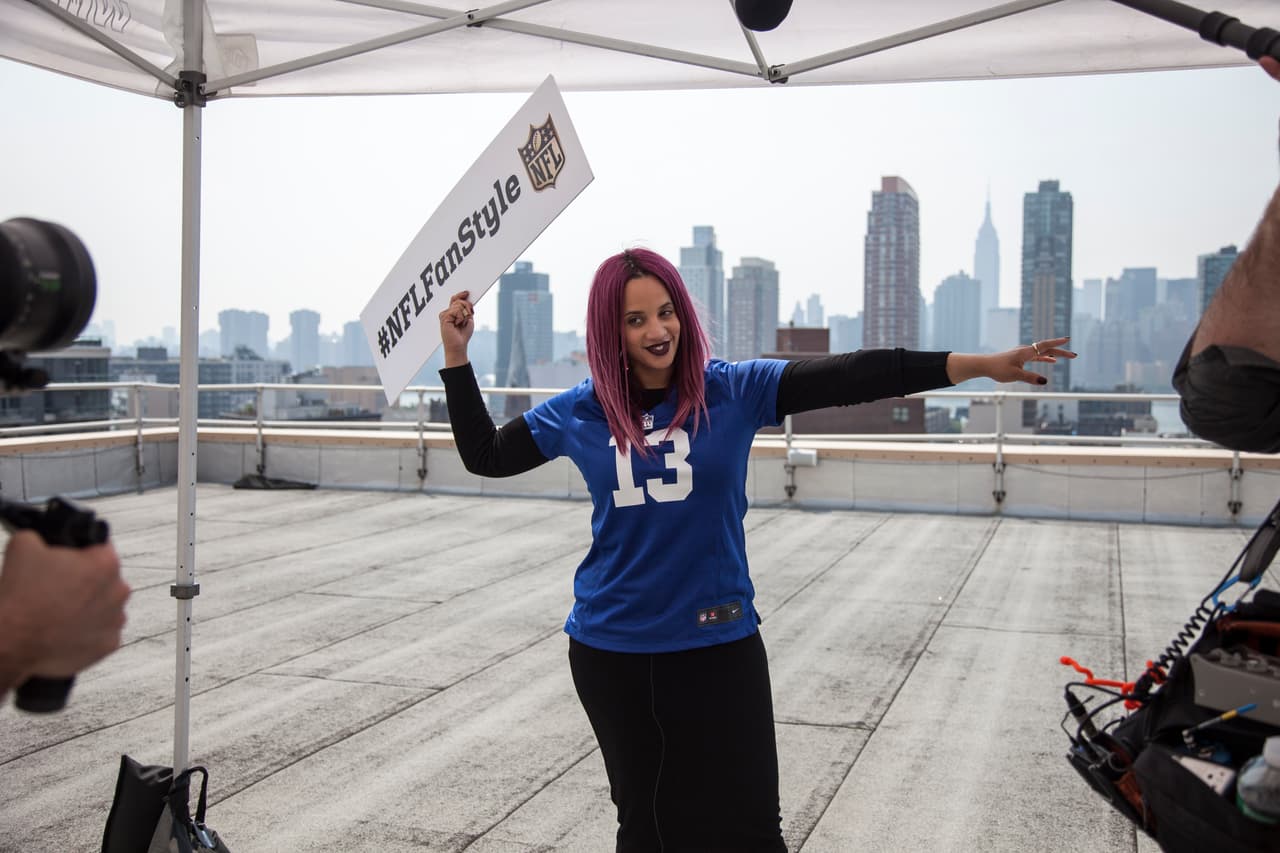 Como fanática de los New York Giants, la bella Dascha Polanco es la líder de la campaña de ropa femenina para aficionadas de la NFL, aquí sus mejores imágenes.