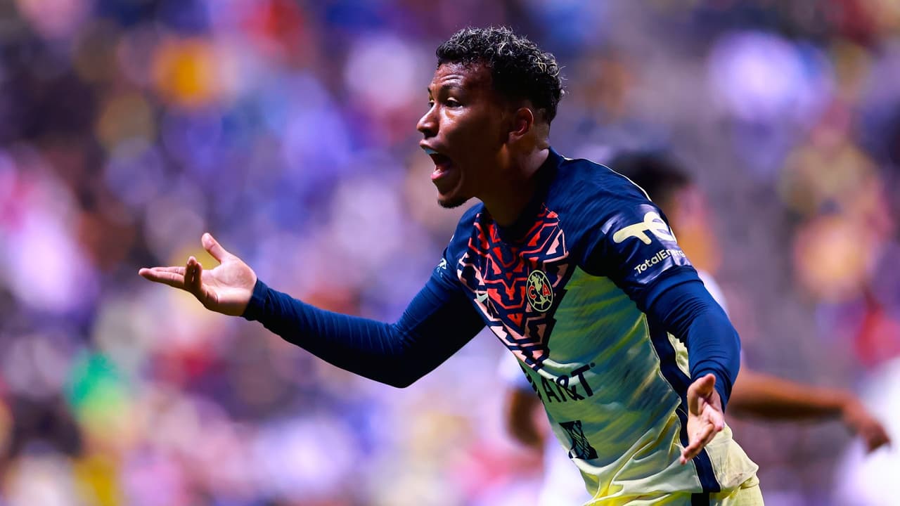 Roger Martínez pide perdón por la expulsión ante Puebla