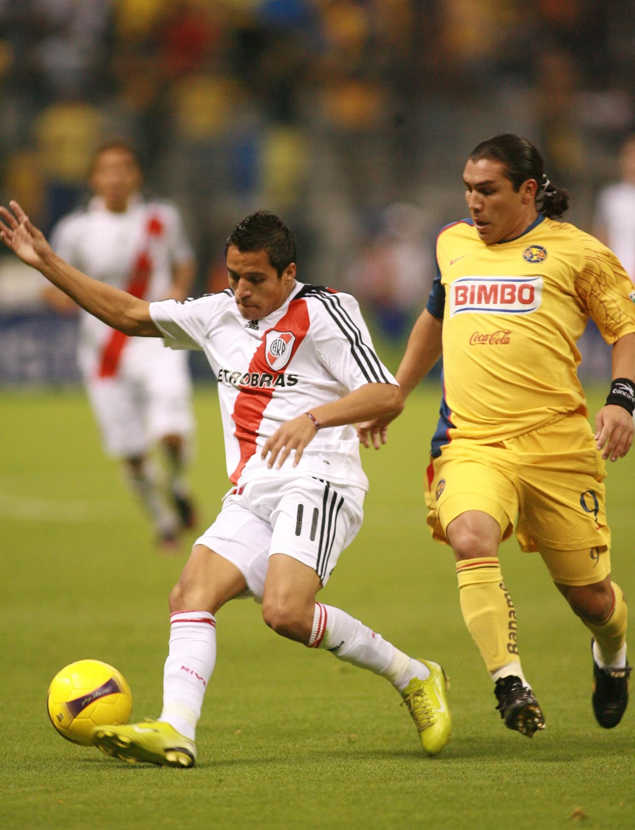 El Udinese de Italia que era dueño de la ficha de Alexis Sánchez lo prestó en 2008 a River Plate dirigido por Diego Simeone.