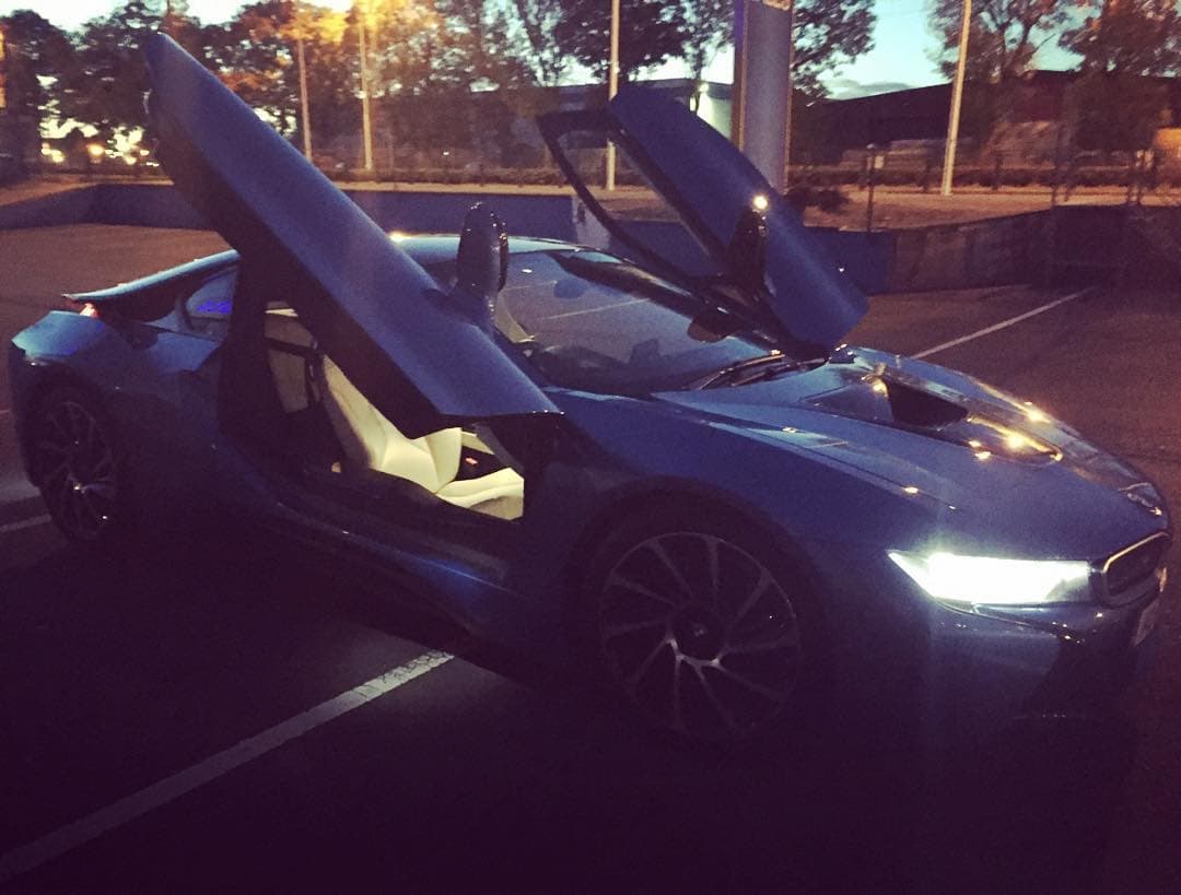 Este BMW i8 fue concebido como un concept homenaje al viejo M1 de la década de los '80, y finalmente llegó a las calles a fines de 2013.