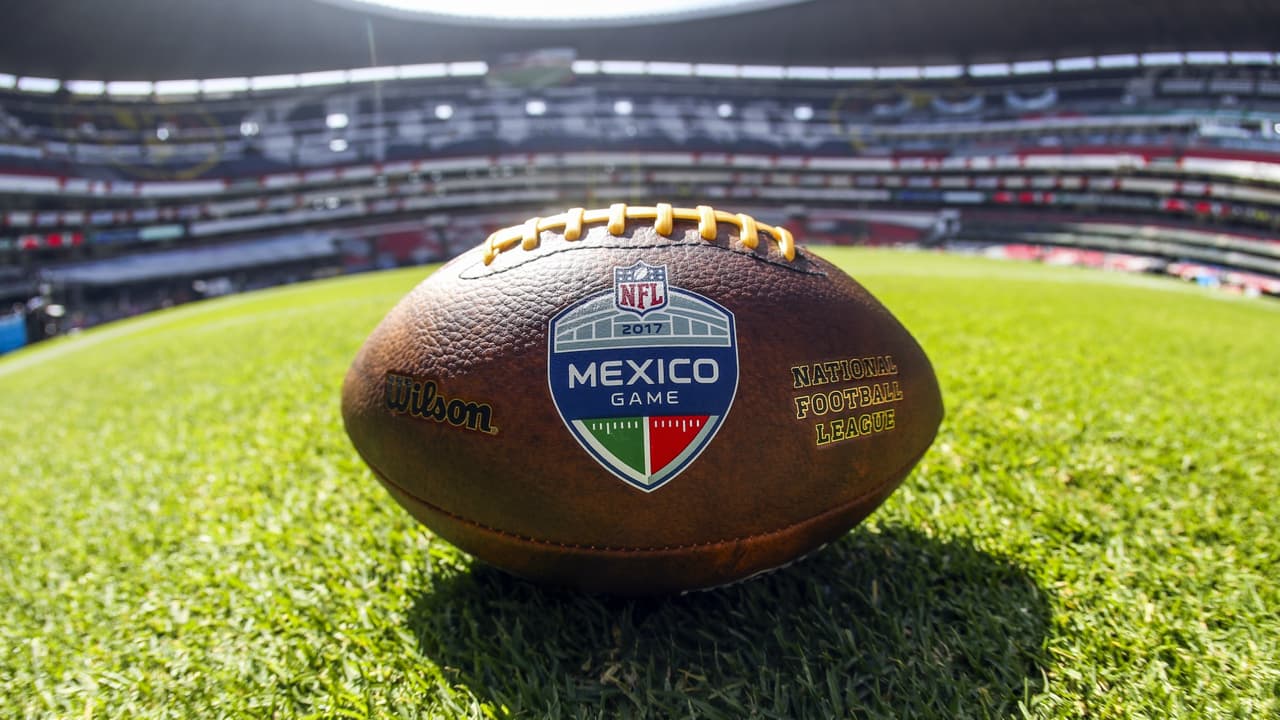 Contrastantes las llegadas de Patriots y Raiders a la Ciudad de México