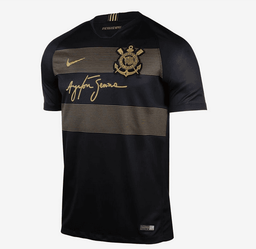 Para esta ocasión, Corinthians presentó una playera como homenaje al automovilista fallecido el 1 de mayo de 1994 en Imola, con detalles dignos del más elegante y sentido tributo.