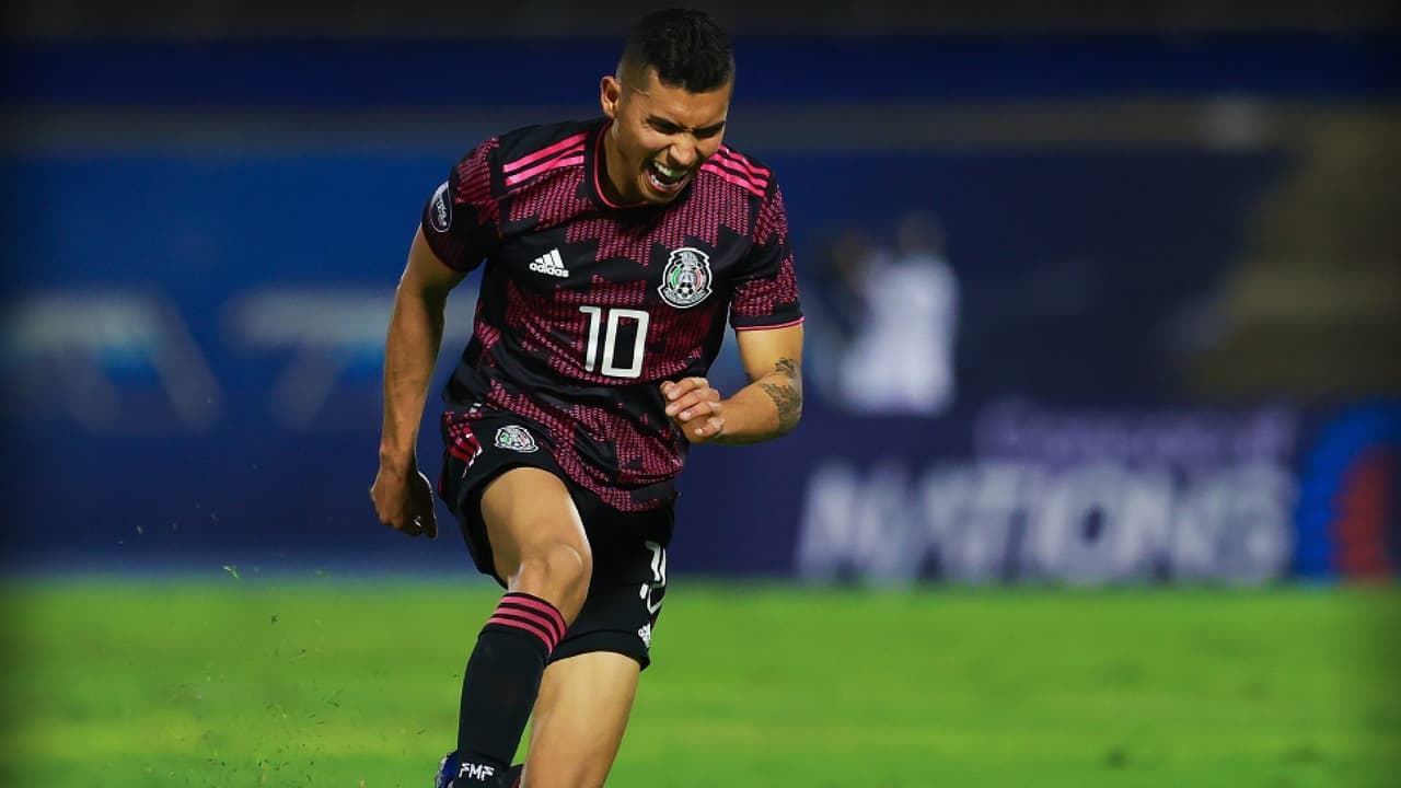 Chivas le 'coquetea' a Orbelín Pineda e incendia las redes sociales