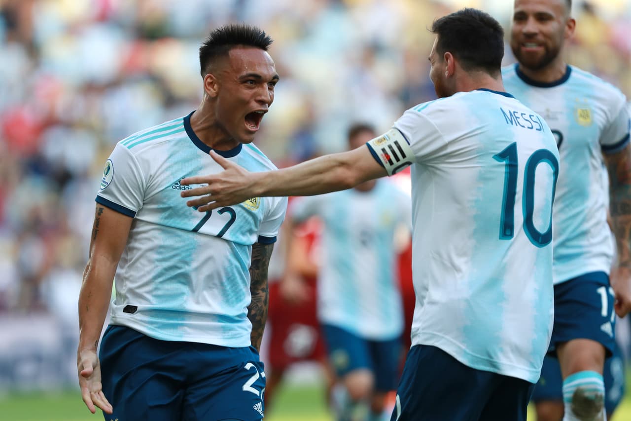 Lautaro Martinez y Lionel Messi juegan para Argentina.