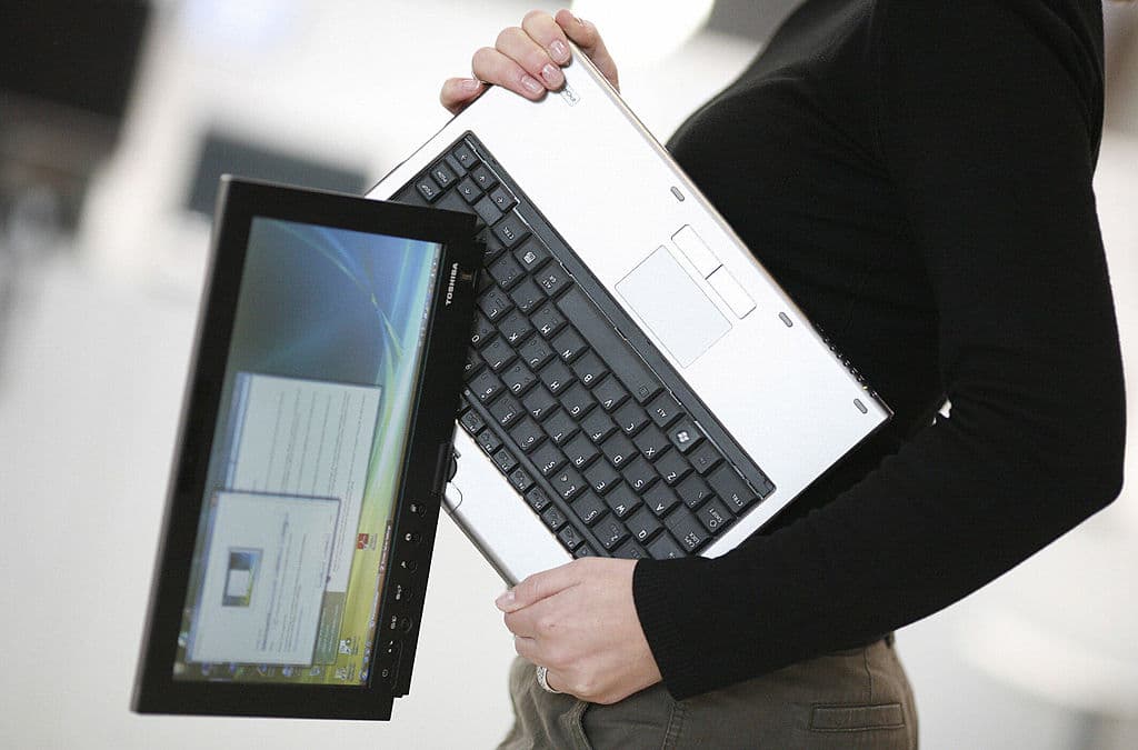 Después de 35 años, la laptop de esta marca ‘descansa en paz’. Decidió vender su división de computadoras a Sharp y sus televisiones a Hisense.