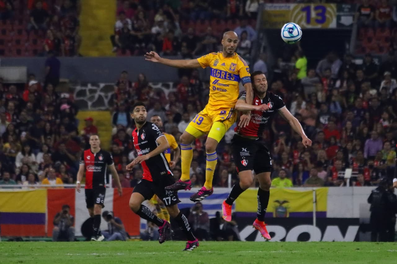 Tigres se llevó una apretada victoria ante Atlas en la Jornada 8 del Clausura 2023 con gol solitario de Nicolás Ibáñez al final del primer tiempo. Los rojinegros nunca se encontraron en el partido pese a que Sebastián Córdova falló un penal al 72. Con la victoria, Tigres llegó a 18 puntos para quedarse en la segunda posición mientras que Atlas suma 6 partidos sin ganar.