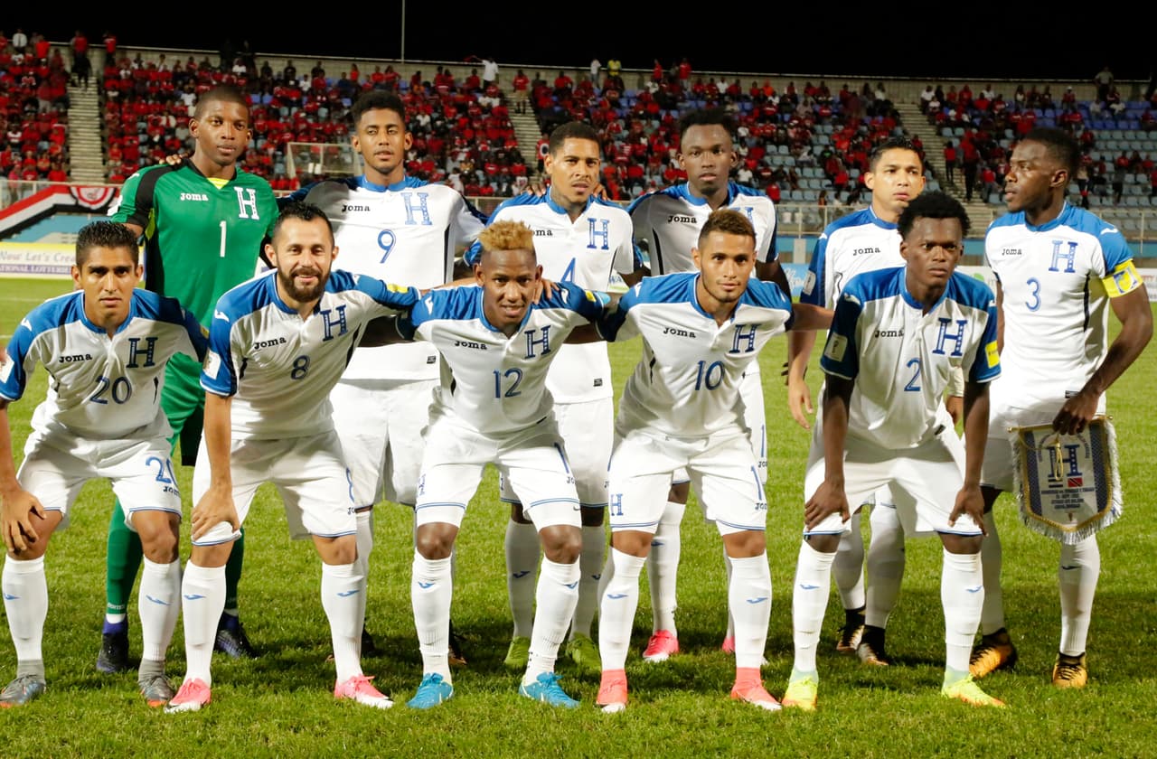 Honduras' football team poses before the start of their FIFA World Cup 2018 CONCACAF qualifiers football match against Trinidad and Tobago, in Couva, Trinidad and Tobago, on September 1, 2017. / AFP PHOTO / ALVA VIARRUEL (Photo credit should read ALVA VIARRUEL/AFP/Getty Images)
