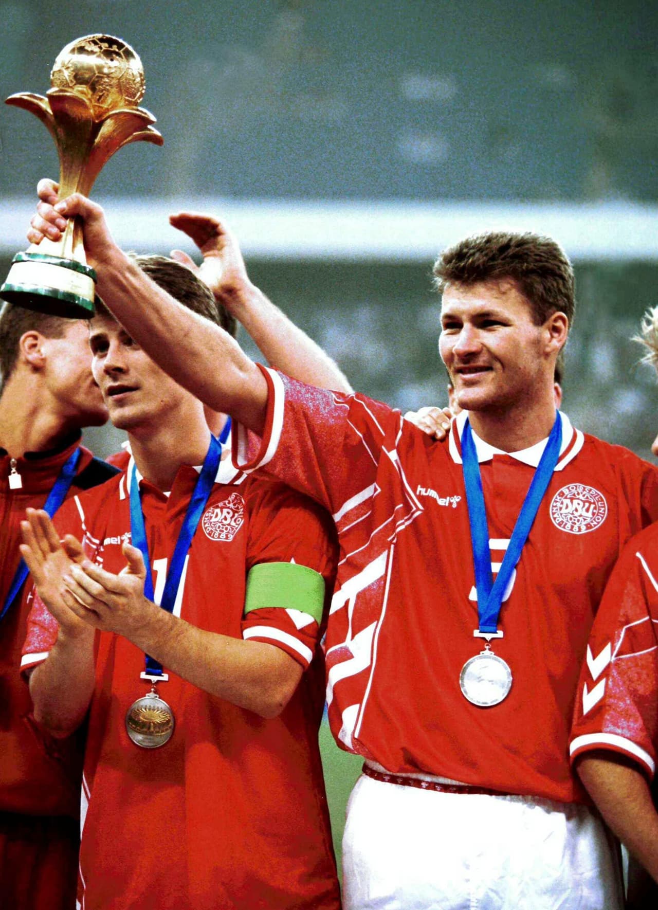 La Argentina de Gabriel Batistuta fue la primera campeona del certamen, mientras Dinamarca de los hermanos Michael y Brian Laudrup lo fue de la edición 1995.