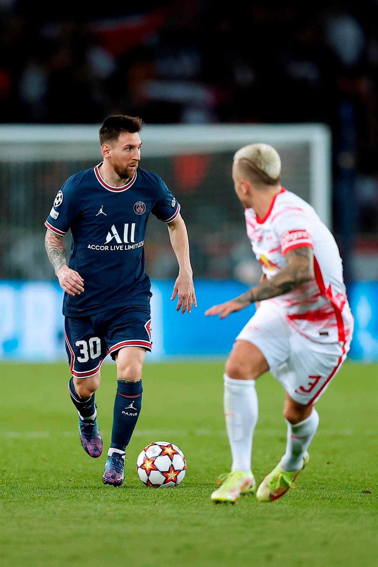 Barcelona se impone sobre el RB Leipzig 3-2 con doblete de Lionel Messi (67', 74') y gol de Kylian Mbappé (9'), mientras que para la escuadra alemana, fueron André Silva (28') y Nordi Mukiele (57') quienes sumaron anotaciones en el Parque de los Príncipes.