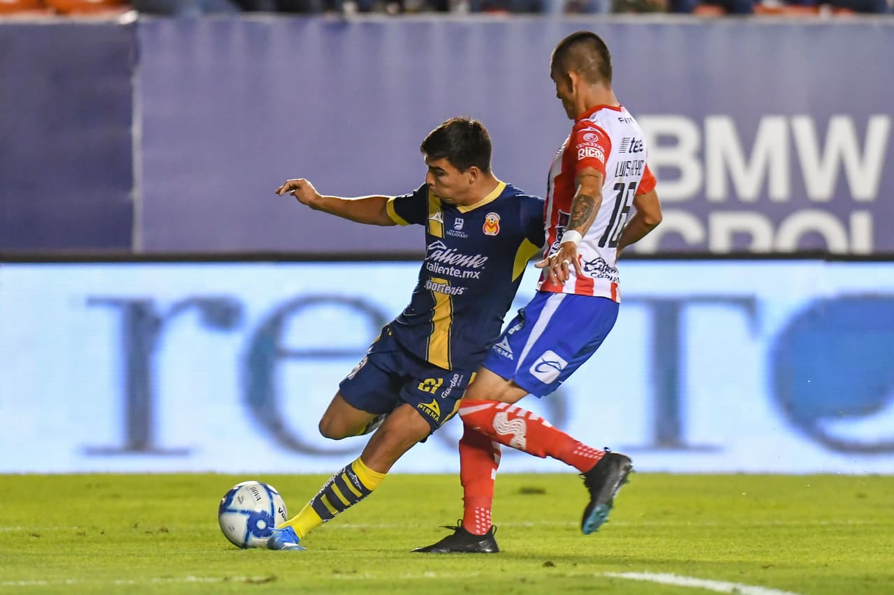 Gastón Lezcano y Jorge Sánchez se fueron expulsados al 53'.