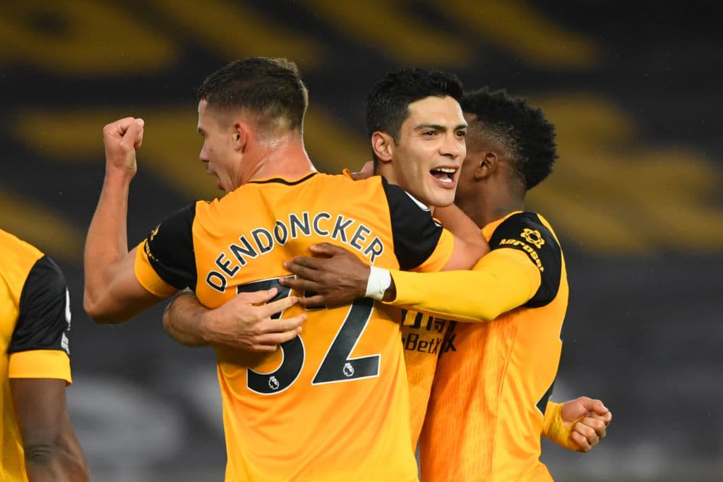 De último minuto empata Newcastle ante el Wolverhampton en el Estadio Molineaux. El mexicano Raúl Jiménez anotó el primer gol del encuentro, pero fue al minuto 88 cuando Jacob Murtphy le da el gol del empate a los 'Magpies' en la quinta jornada de la Premier League.