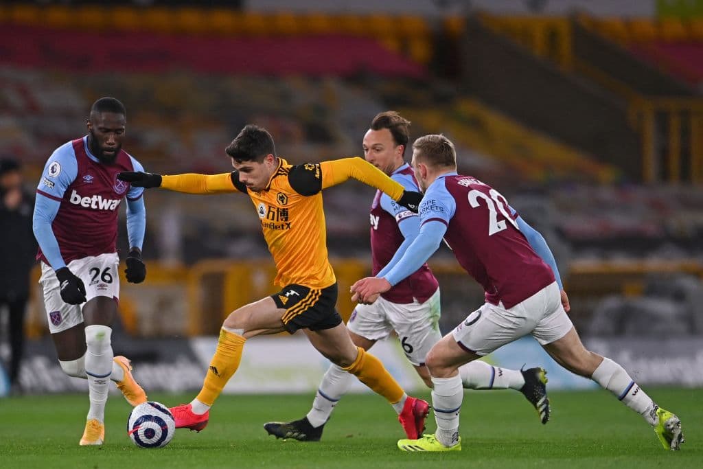 West Ham se impone al Wolverhampton 3-2 cerrando así la fecha 30 de la Premier League. Los Wolves estuvieron cerca de igualar el marcador, pero los goles de Leander Dendonker y Fabio Silva no fueron suficientes ante las anotaciones de Jesse Lingard, Pablo Fornals y Jarrod Bowen. El mexicano Raúl Jiménez aún sigue en recuperación.