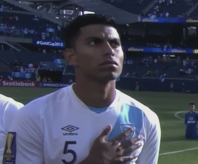 Moisés Hernández también fue una calamidad, desconcentrado y sin argumentos. Calificación 4