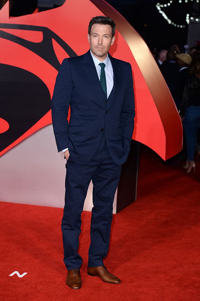 Si está sobre la mesa el encuentro de Keaton y Affleck en algún punto del universo DC, ¿por qué no pensar en alguna escena con Pfeiffer y Anne Hathaway?