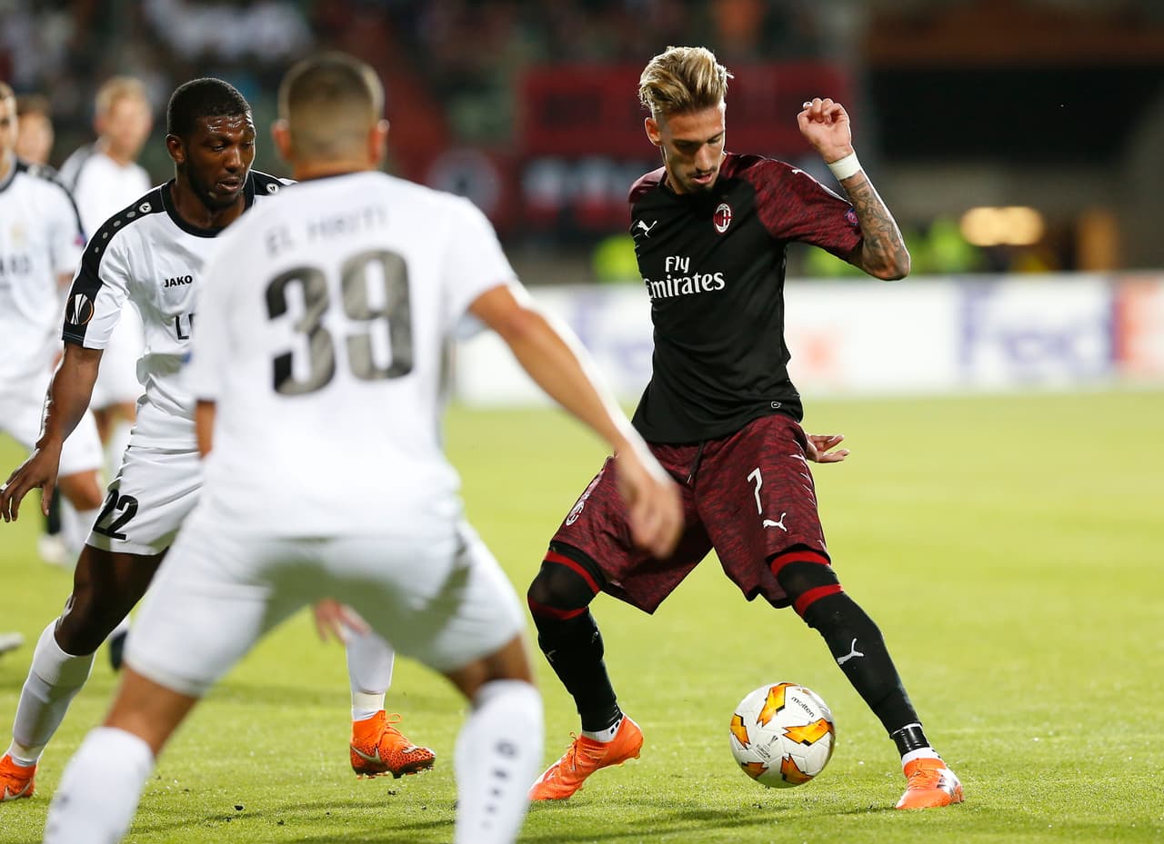 El Dudelange juega en el Stade Jos Nosbaum, con capacidad de 2,558 espectadores. Le prestaron el Stade Josy Barthel, que es el estadio nacional de Luxemburgo, con aforo para 8.125 personas.