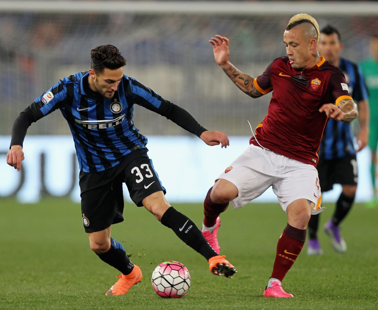 Radja Nainggolan empató a la Roma contra Inter