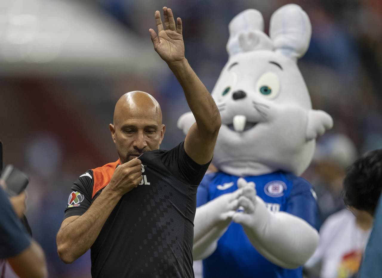 Así fue la última vez del 'Conejo' Pérez en el Azteca. Emotivo homenaje.
