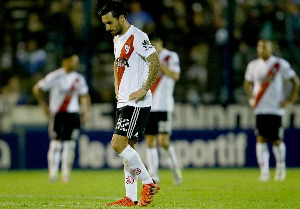 LA PLATA, ARGENTINA - DECEMBER 03: Ignacio Scocco of River Plate looks dejected after a match between Gimnasia y Esgrima La Plata and River Plate as part of the Superliga 2017/18 at Juan Carlos Zerillo Stadium on December 03, 2017 in La Plata, Argentina. (Photo by Demian Alday/Getty Images)