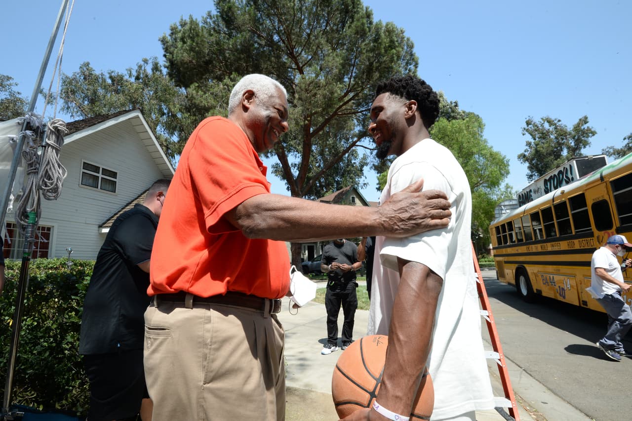 "'NBA Lane' se creó como una forma de honrar tanto la historia como el futuro de la NBA", dijo la directora de marketing, Kate Jhaveri.