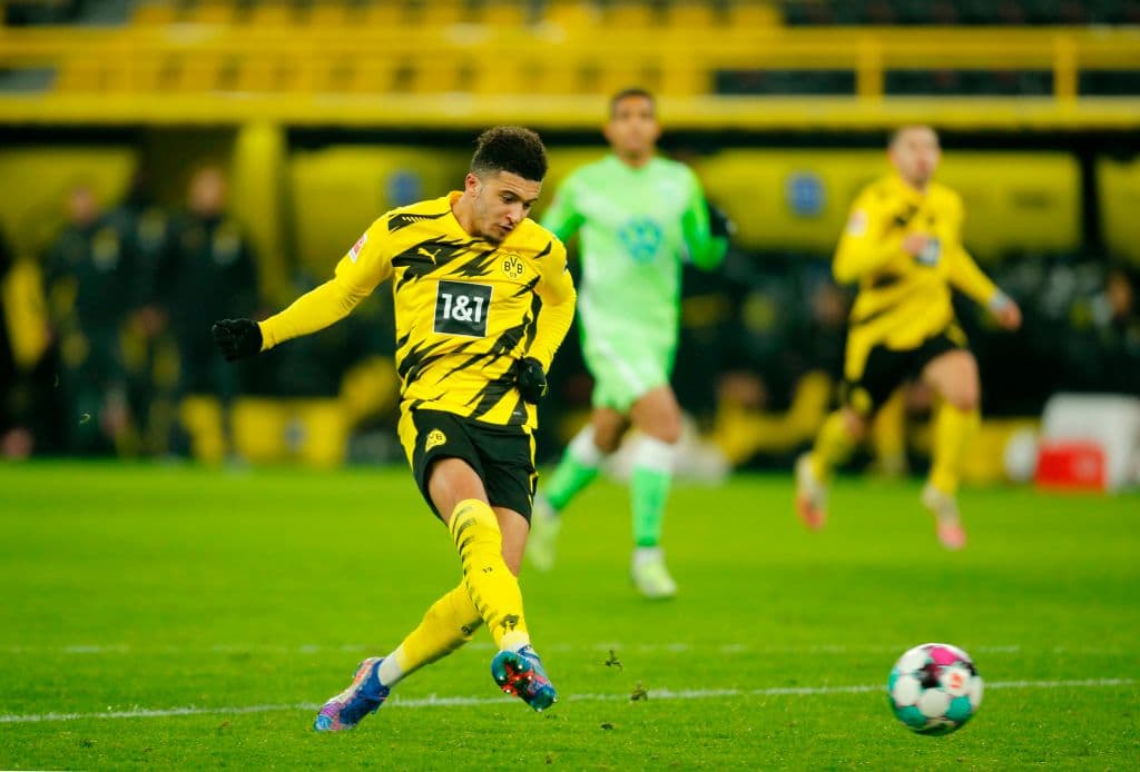 Dortmund venció 2-0 Wolfsburg en la Jornada 14 de la Bundesliga. Manuel Akanji marcó el primer tanto al minuto 66 y Jadon Sancho logró marcar el segundo casi al final del partido.