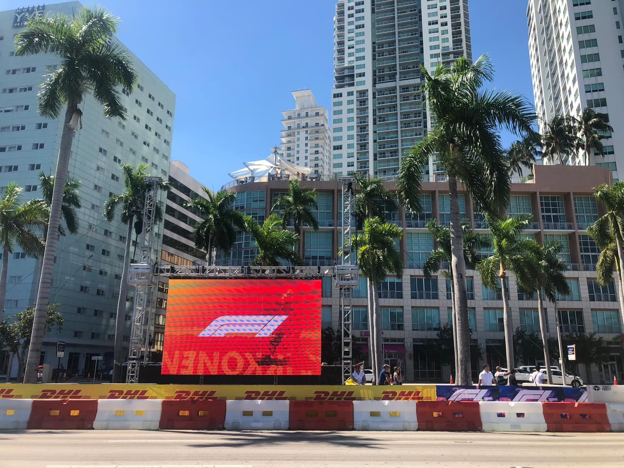 La zona fue adecuada como si fuese ya un circuito del campeonato con barreras y pantallas inlcuidas.