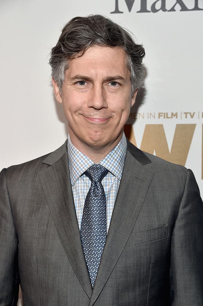 Unos ladrones buscan entrar a robar a la casa de Kevin y él decide defenderla con su gran ingenio.
<br>