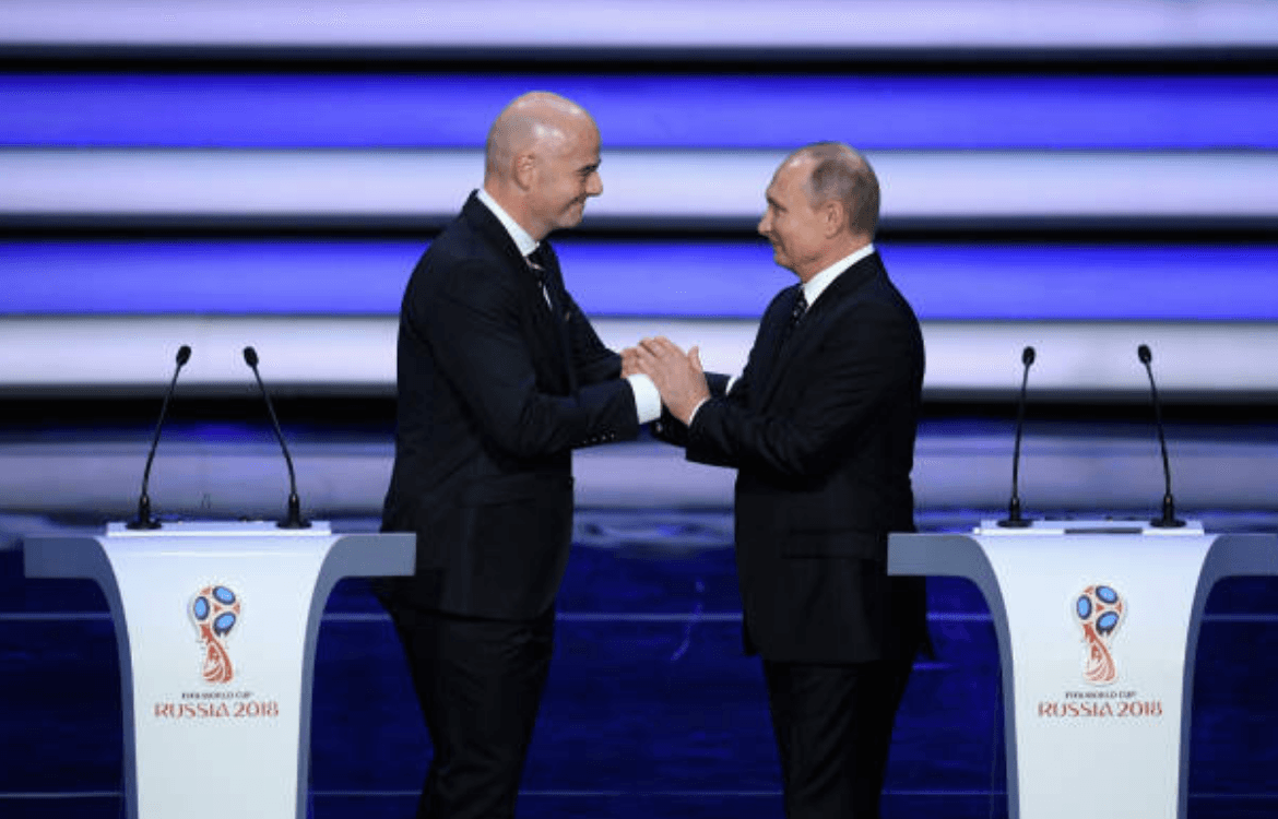 Vladimir Putin da la bienvenida a los invitados al sorteo del Mundial Rusia 2018