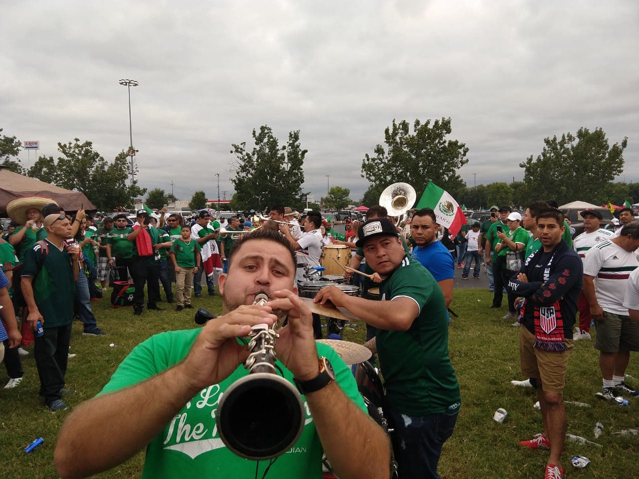 ¿Música para ambientar los alrededores del Nissan Stadium? ¿Por qué no?