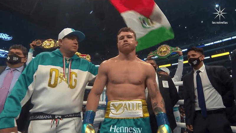 ¡Canelo acabó con Saunders en ocho asaltos!