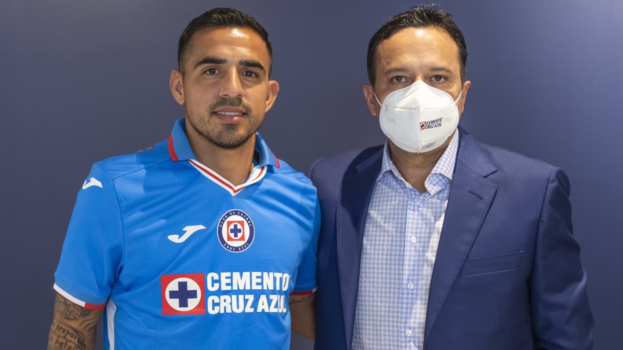 Cruz Azul oficializa a Jesús Escoboza como refuerzo