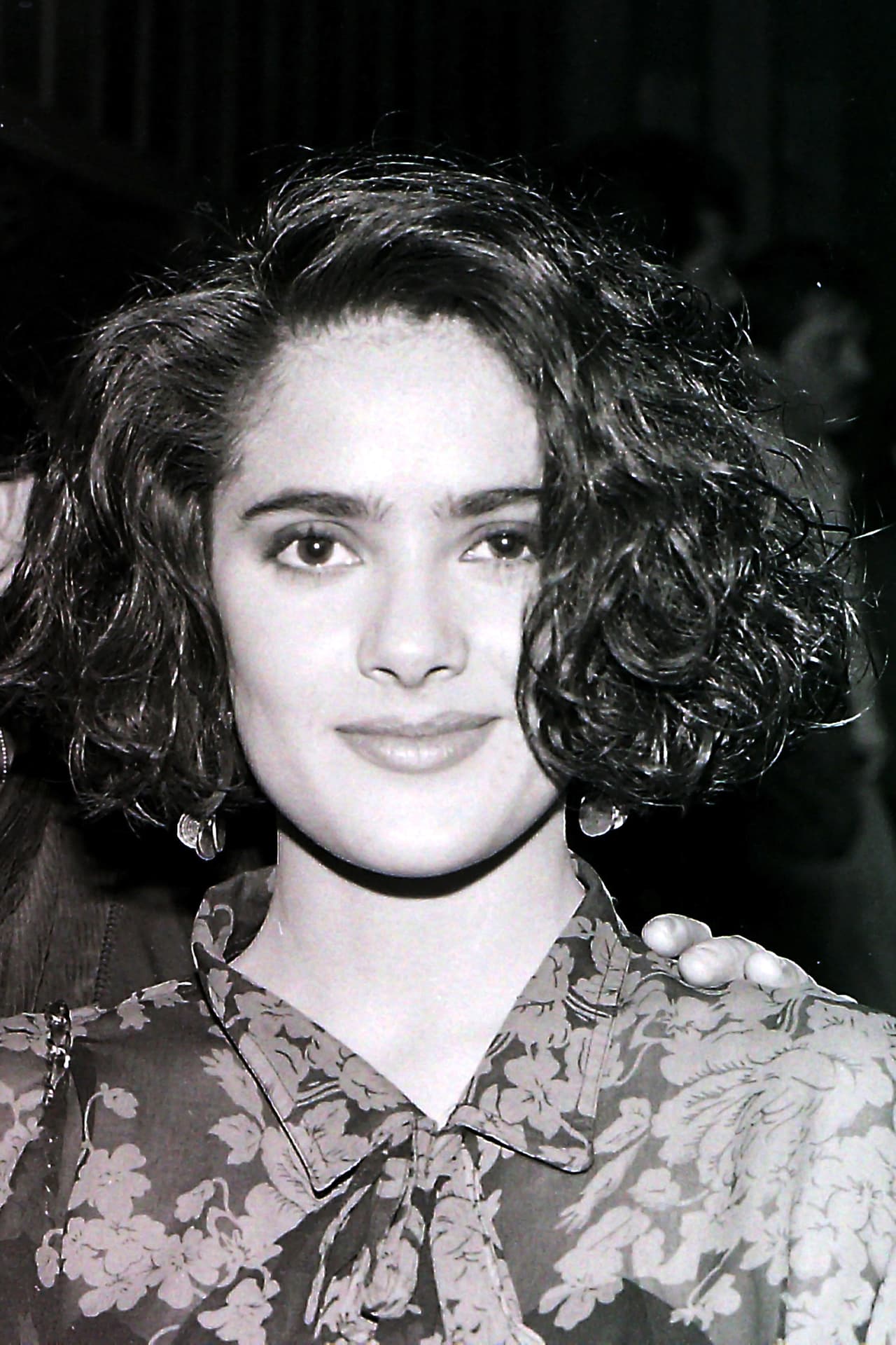 Fue en los inicios de los años 90, cuando Chávez era una figura mundial del boxeo y Hayek apenas comenzaba su carrera en la televisión mexicana, que los relacionaron.