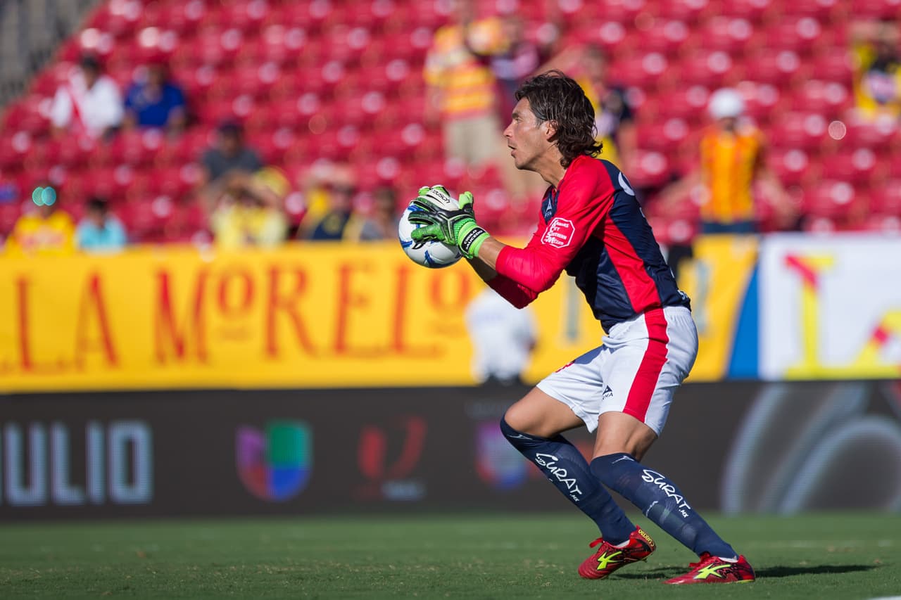 Cirilo Saucedo, el portero de Monarcas Morelia mantuvo su meta en cero ante Tigres. Sus buenas atajadas y coberturas ayudaron a que el equipo michoacano no recibiera gol por segundo partido consecutivo.
