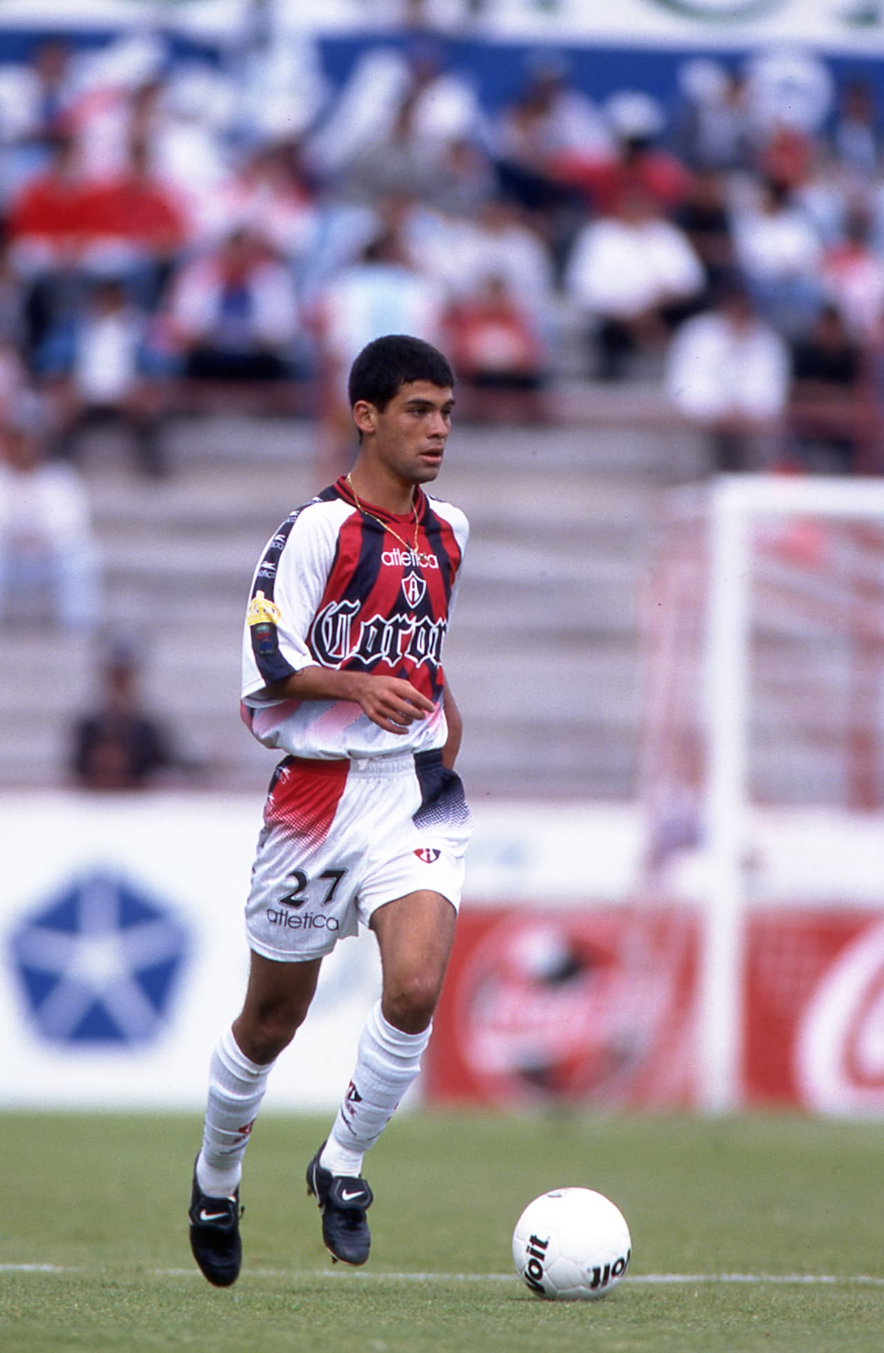 'Rafa' debutó con el Atlas en el Máximo Circuito el 19 de octubre de 1996 en el empate a dos goles frente a los Pumas de la UNAM.