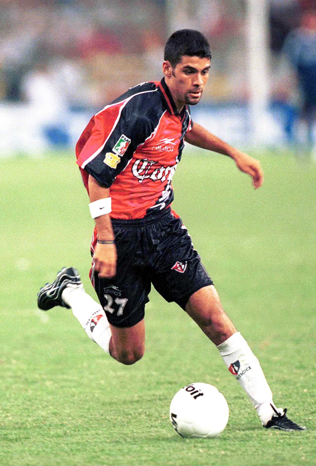 Desde sus primeras actuaciones se destacó por ser un jugador de excelente toque de pelota, virtud que hasta el momento lo acompaña y lo llevó a Francia con tan solo 20 años de edad.